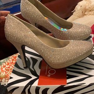 HoT Tomato glitter gold pumps .
